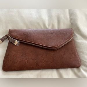 Tan clutch